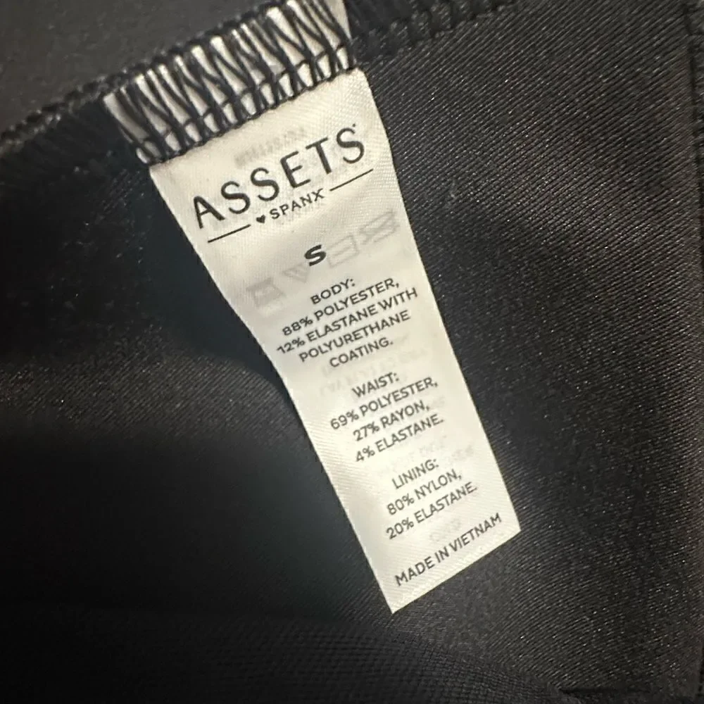ASSETS by SPANX Women's All Over Faux Leather Leggings NWOT